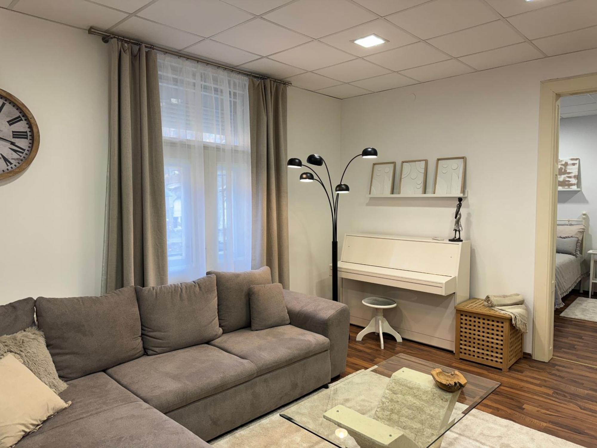 Family - Old Town Cozy Retreat Apartment *