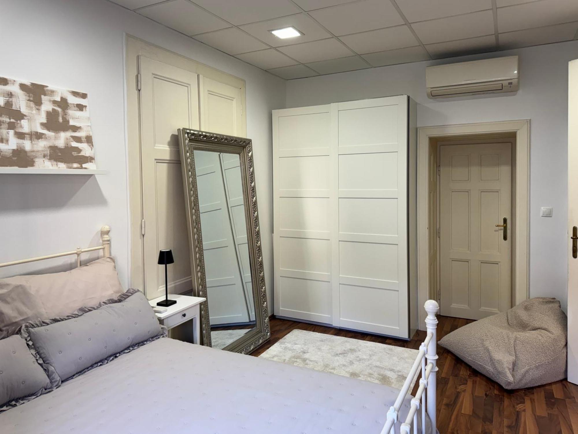 Family - Old Town Cozy Retreat Apartment